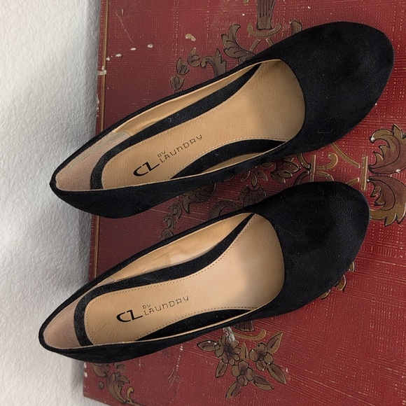 Chinese Laundry black suede wedge heel - Picture 2 of 6